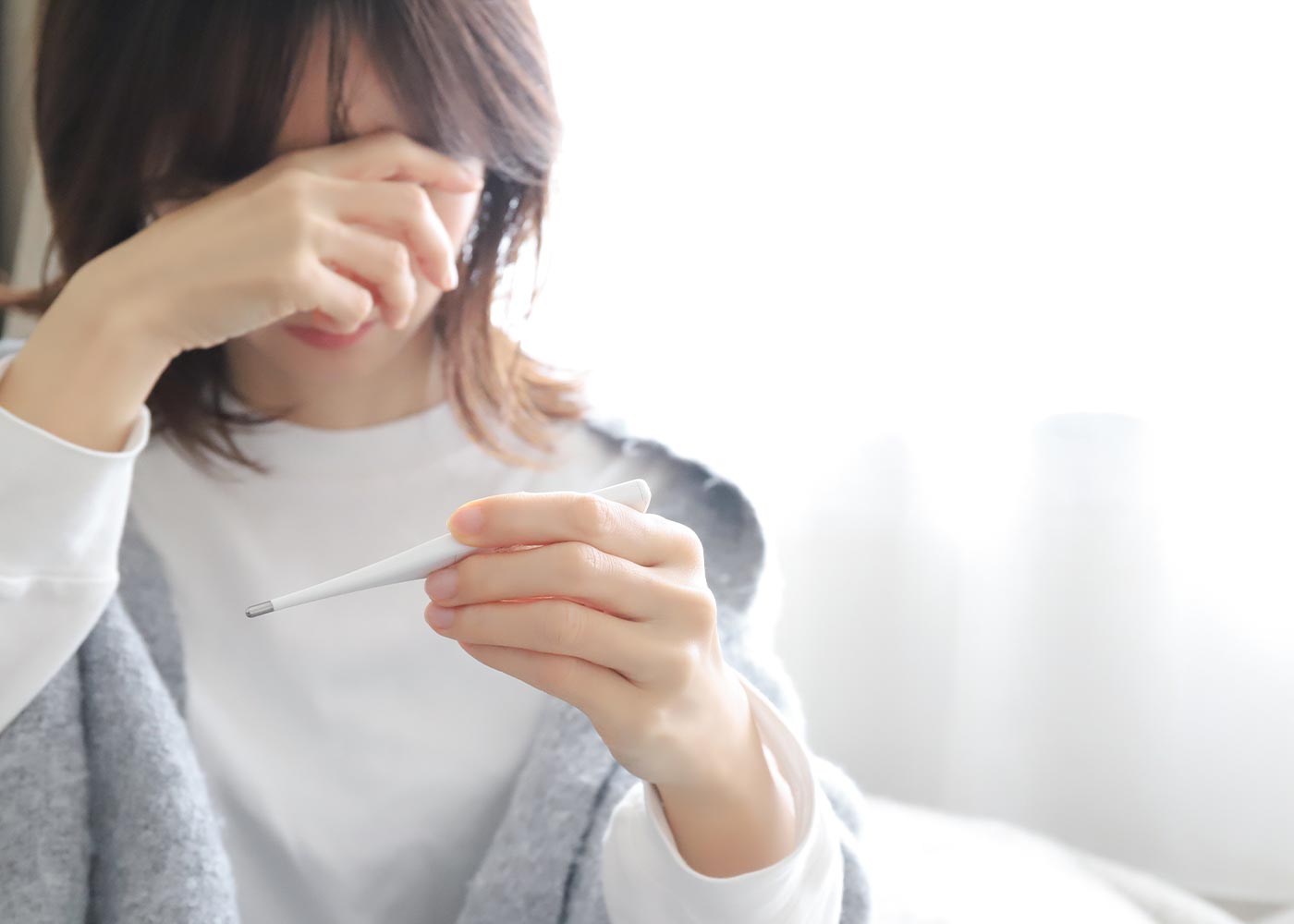 熱がある女性